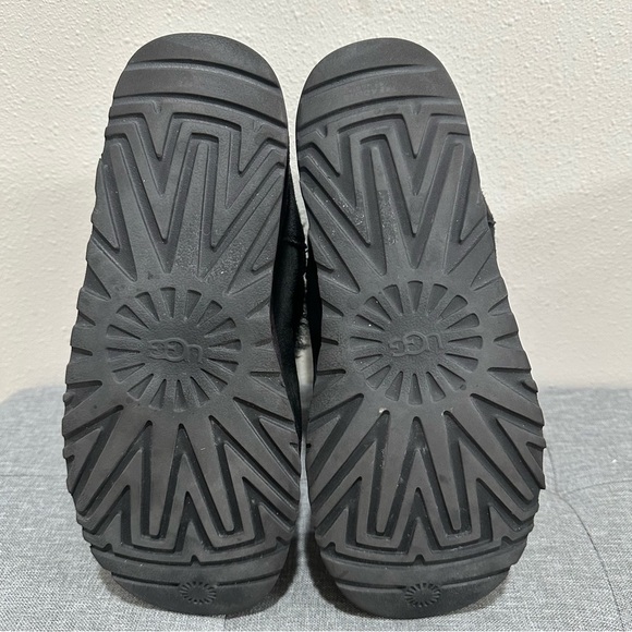 UGG Women’s Gitta Bow Boot - Picture 7 of 14